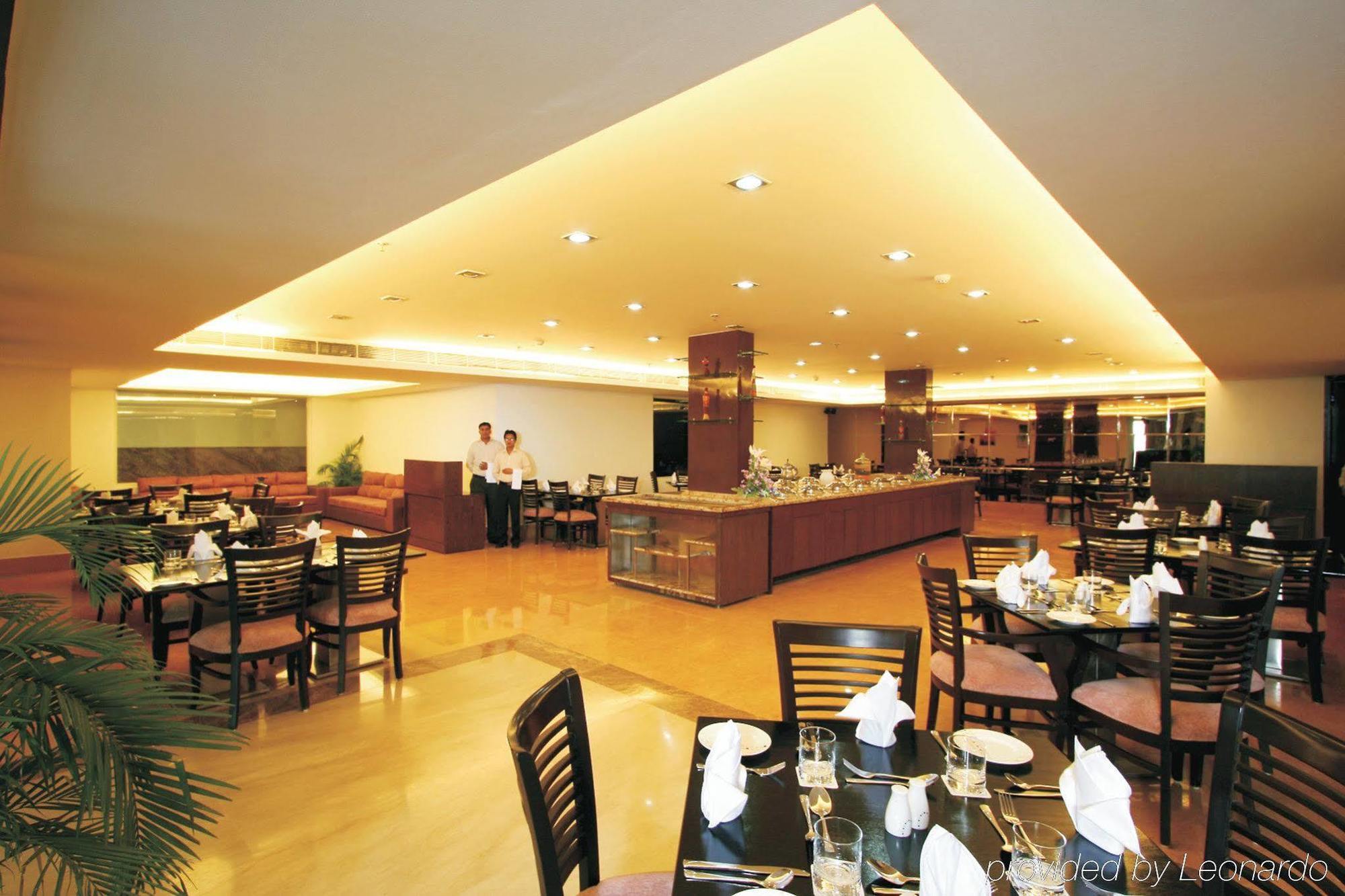 Taurus Sarovar Portico Nové Dillí Restaurace fotografie